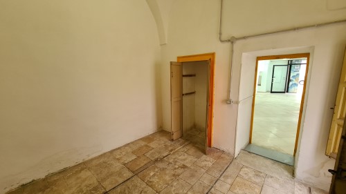 Centralissimo Locale Commerciale con Doppia Esposizione